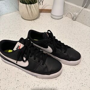 Nike Women’s Court Legacy Shoes Size 8.5